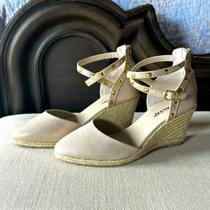 NEW RIALTO Wedge Sandals